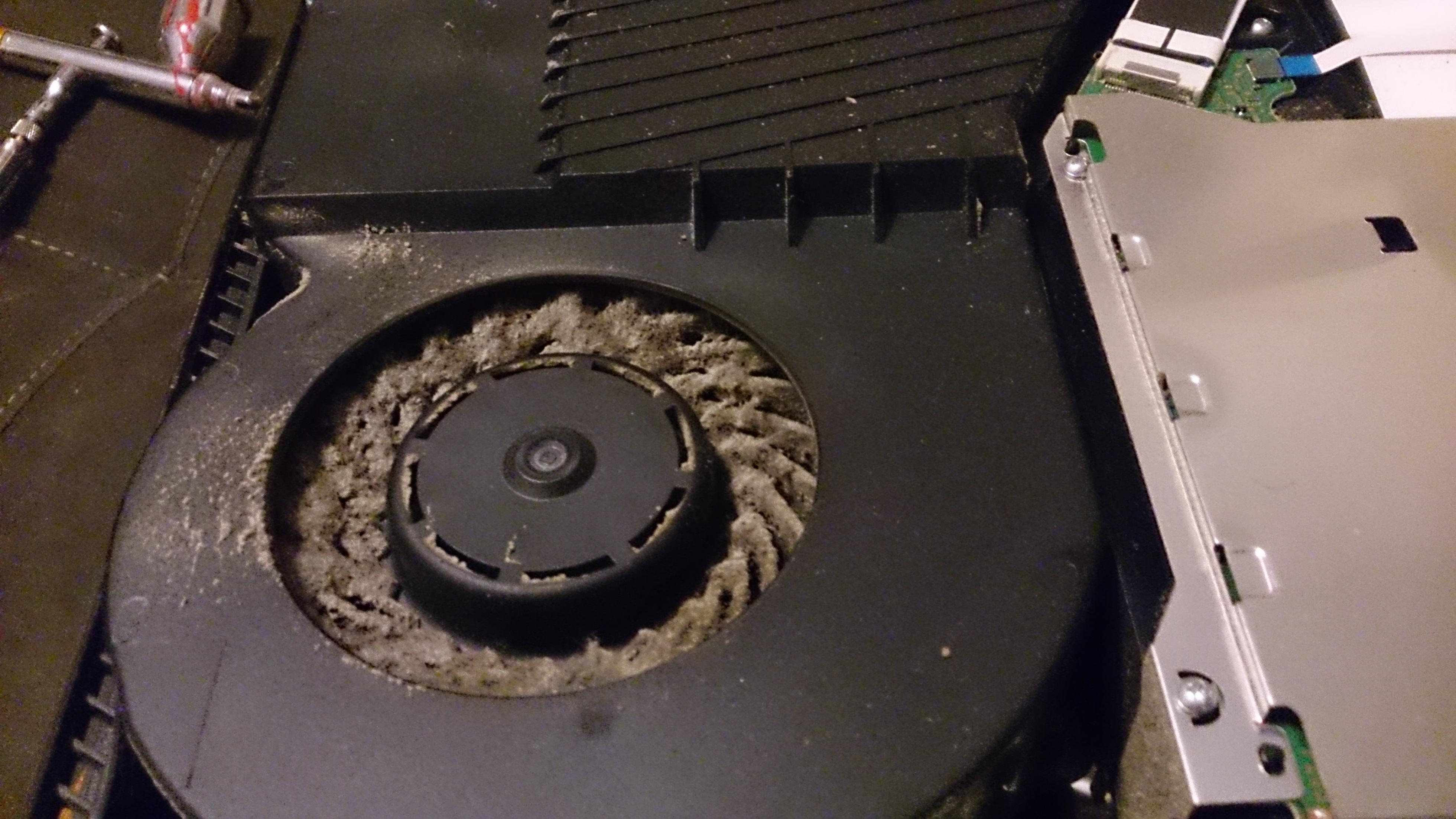 Čišćenje PS4 konzole 3 tvkbw6mi7p601